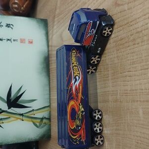 Hot wheels 2006 Semi truck hot wheels hauler